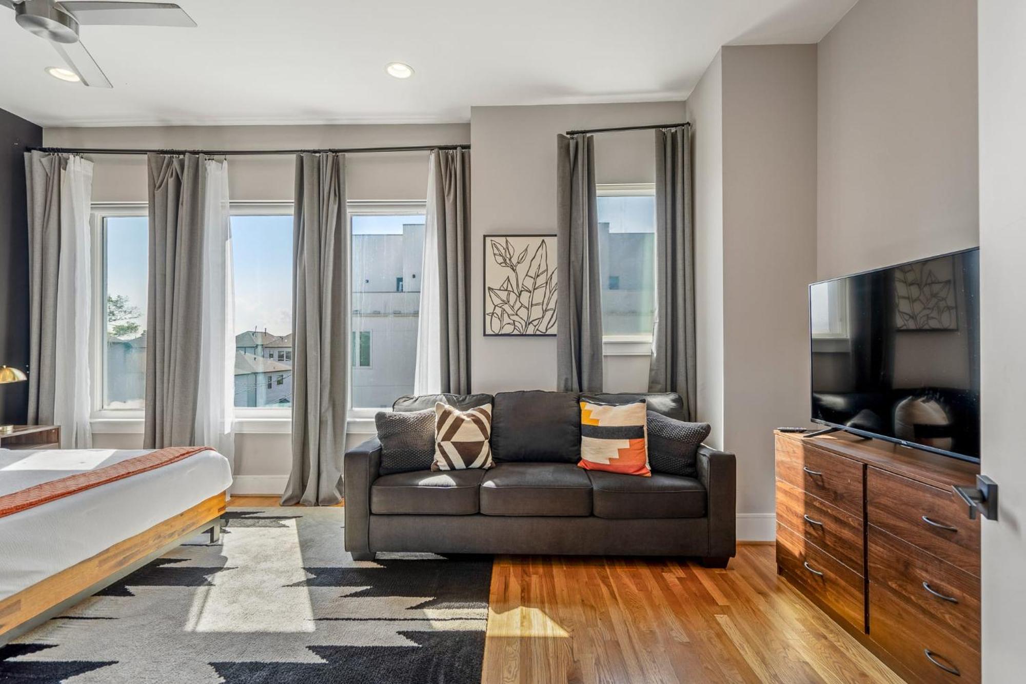 Luxury Downtown Getaway With Breathtaking Views Villa Хюстън Екстериор снимка