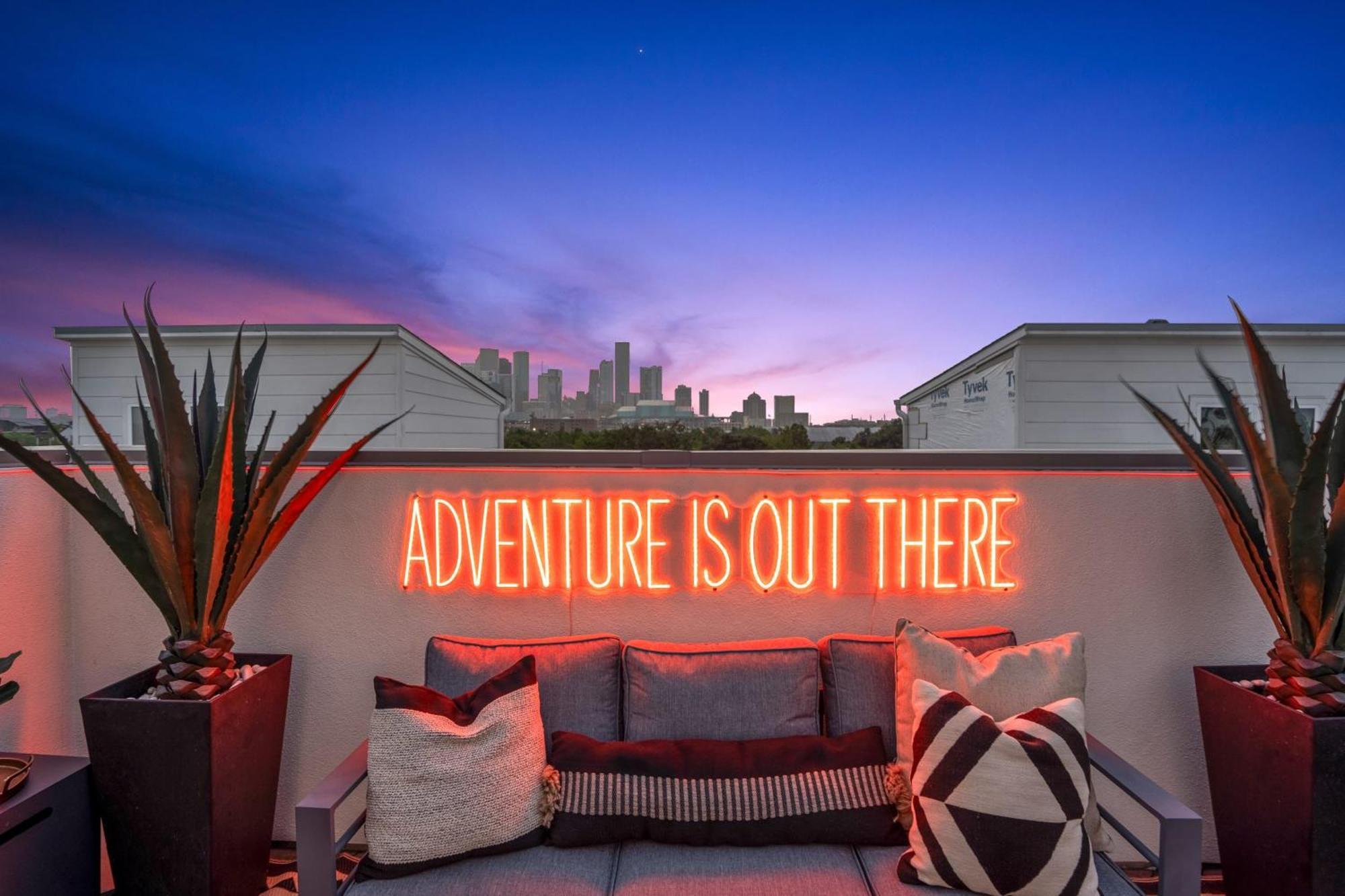 Luxury Downtown Getaway With Breathtaking Views Villa Хюстън Екстериор снимка