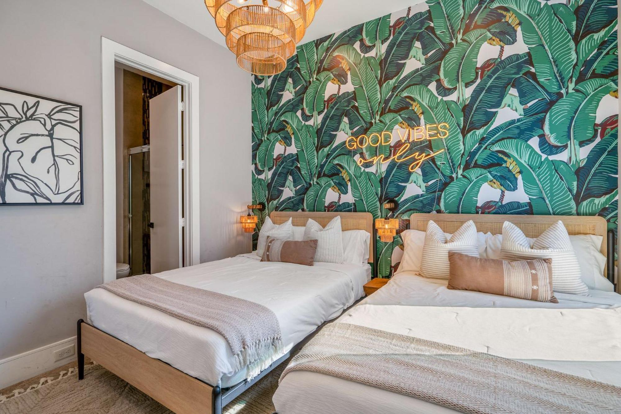 Luxury Downtown Getaway With Breathtaking Views Villa Хюстън Екстериор снимка